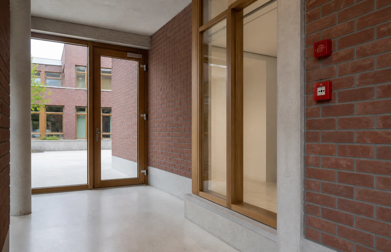 Intercom at the external reception point